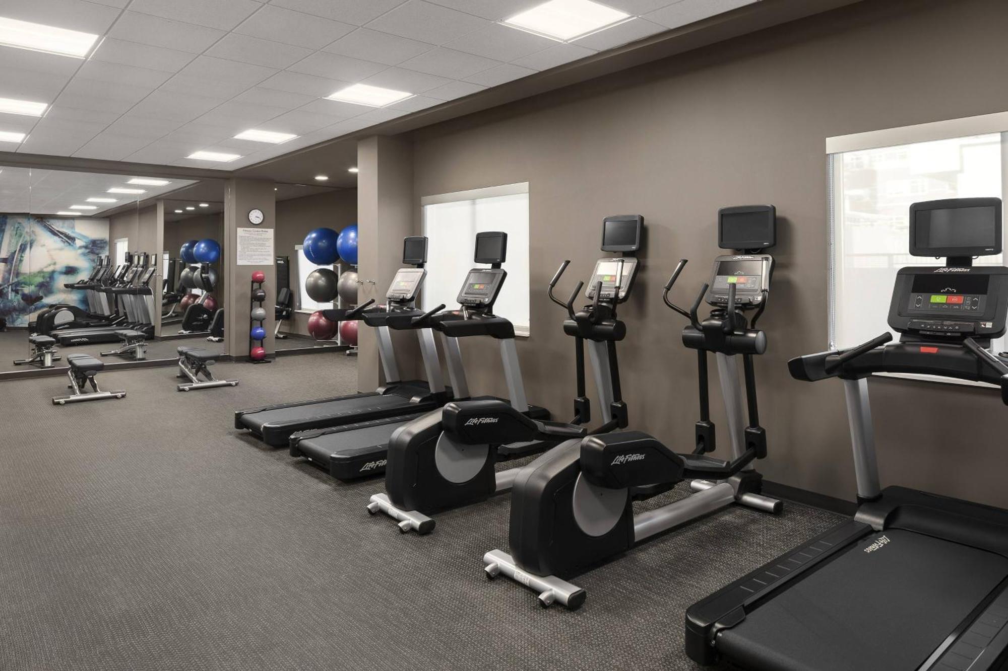 Courtyard By Marriott Seattle Northgate Otel Dış mekan fotoğraf