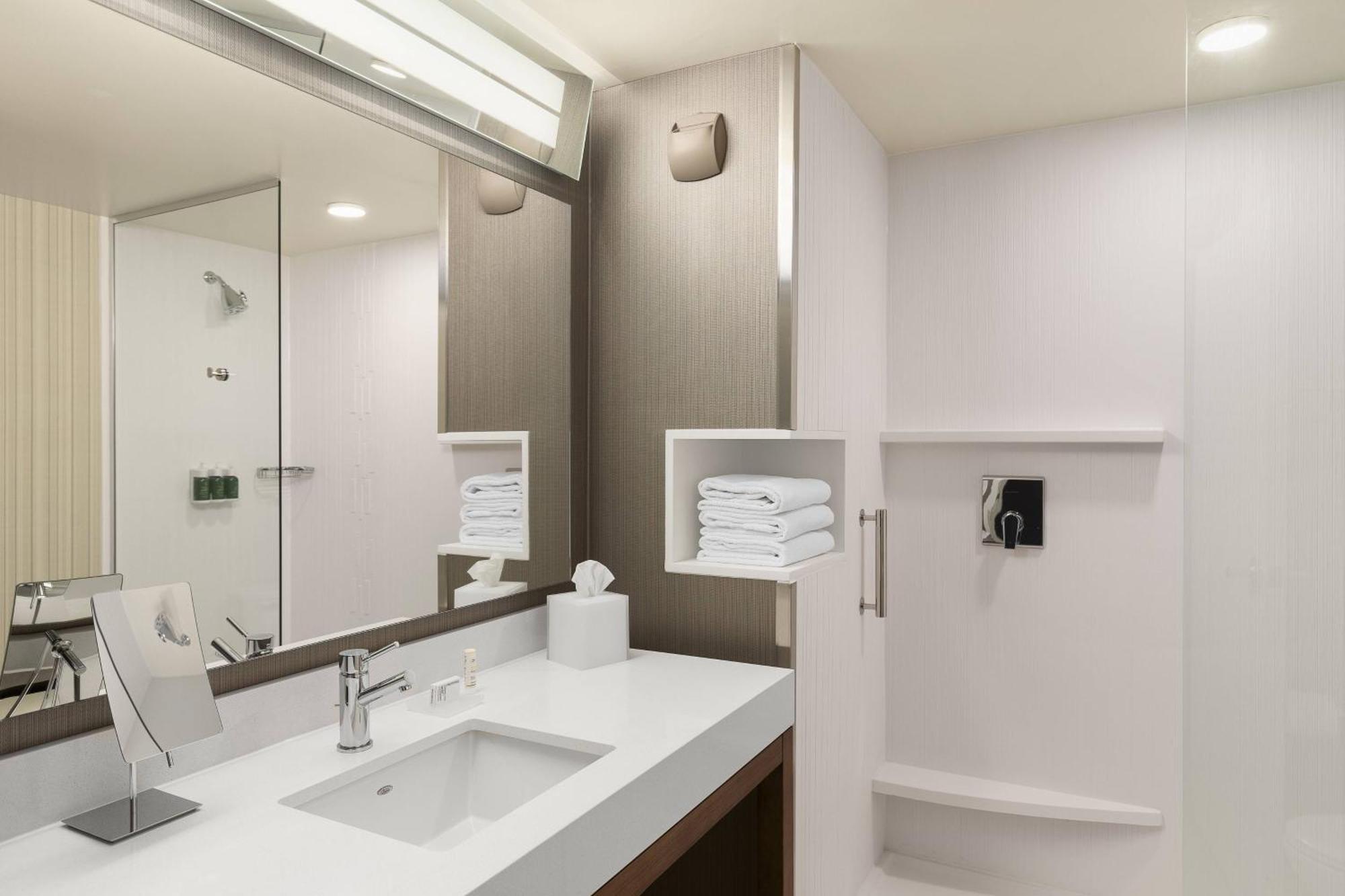 Courtyard By Marriott Seattle Northgate Otel Dış mekan fotoğraf