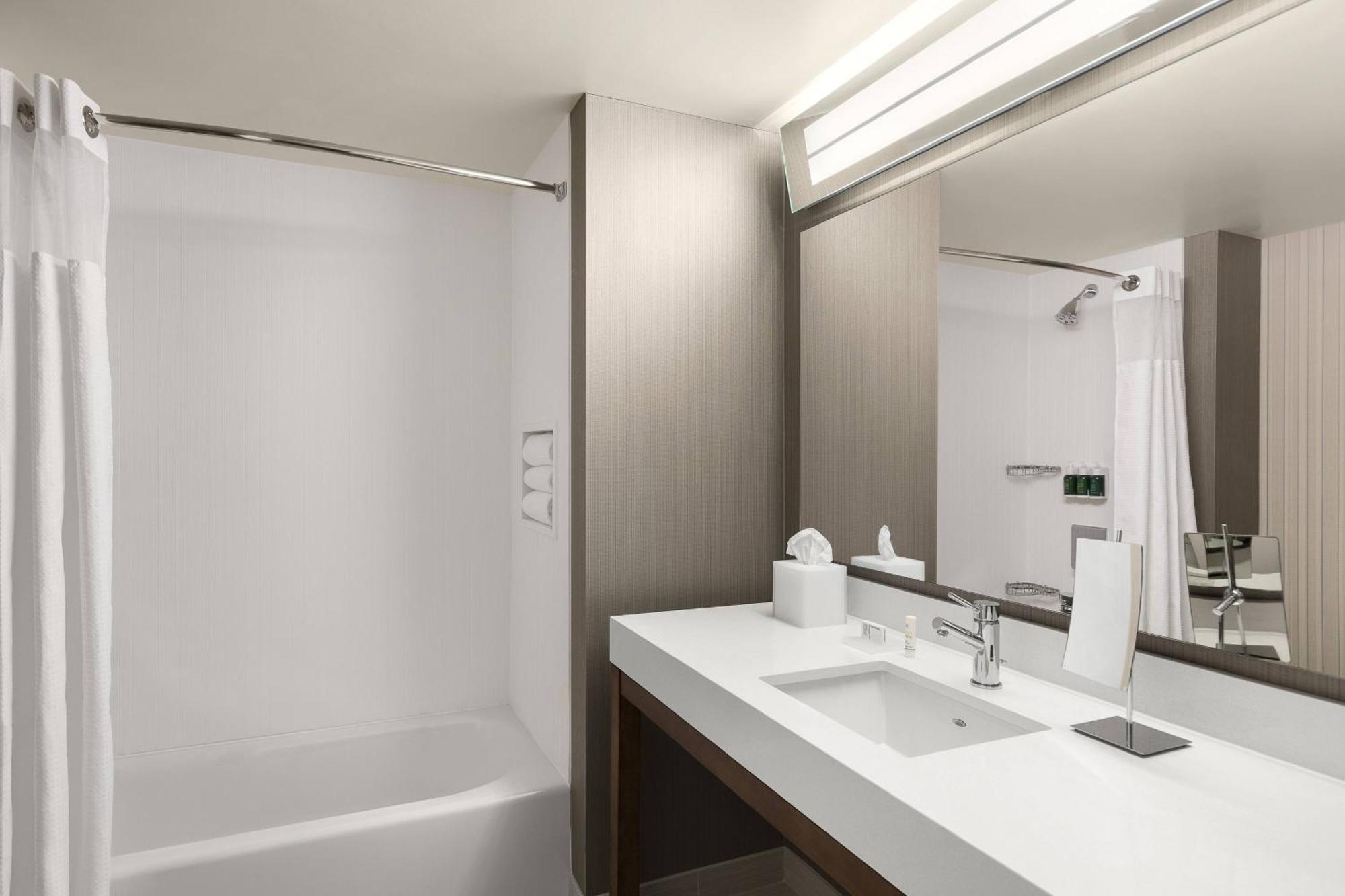 Courtyard By Marriott Seattle Northgate Otel Dış mekan fotoğraf